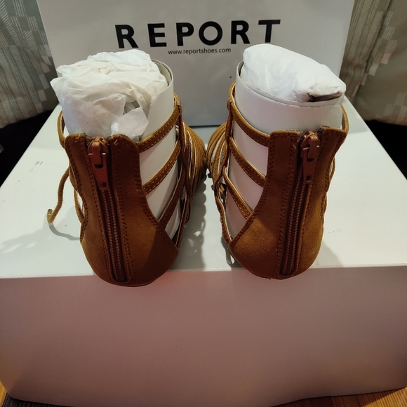 Tan strappy sandals - Picture 3 of 4